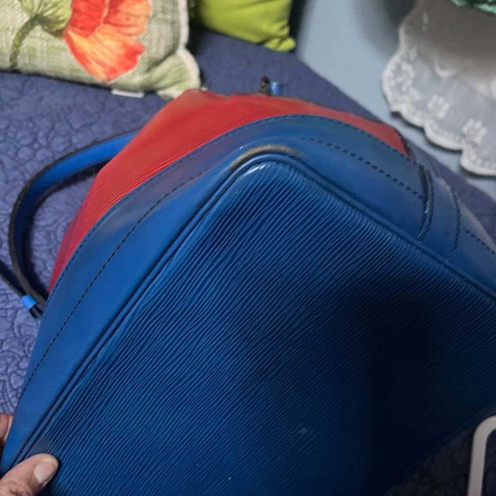 Louis Vuitton EPI Noe Red and Toledo Blue Bucket Bag - Picture 14 of 14